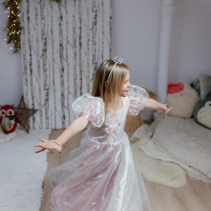 תחפושת 3/4 - שמלת נסיכה מהודרת פלטיניום