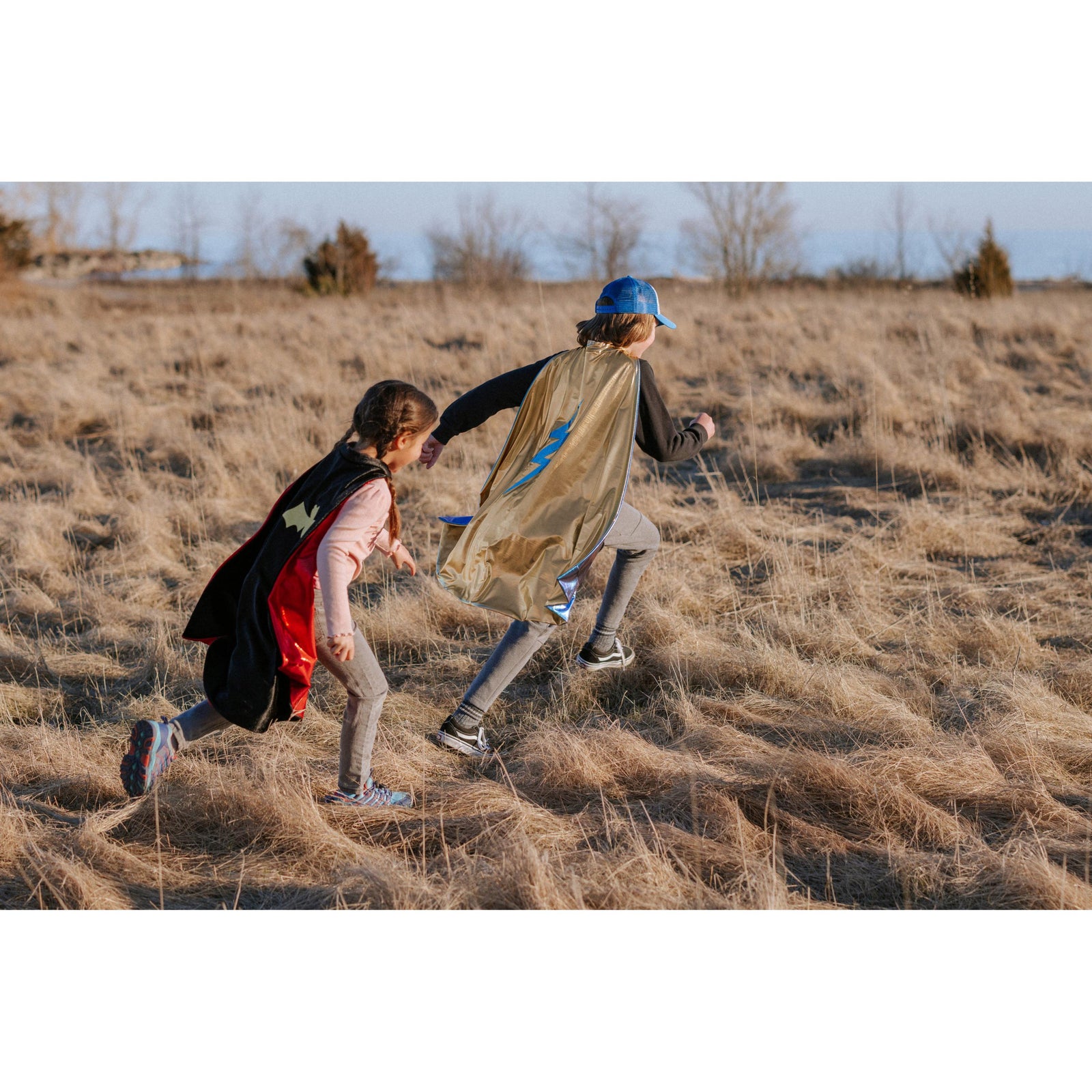 תחפושת 5-6 -  גלימה דו צדדית ברק זהב/כחול מטאלי