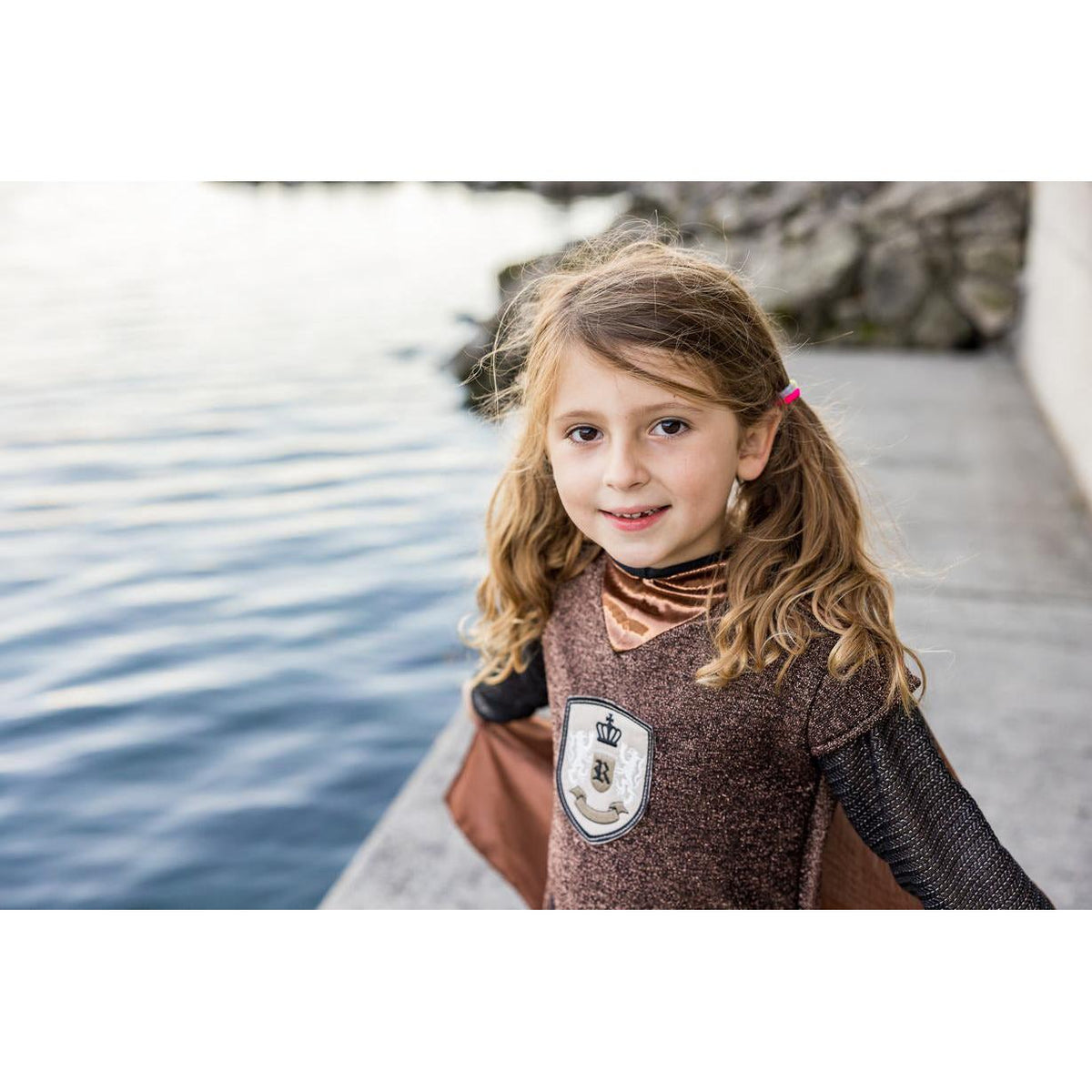 תחפושת 5-6 -  טוניקה עם גלימה אביר ברונזה