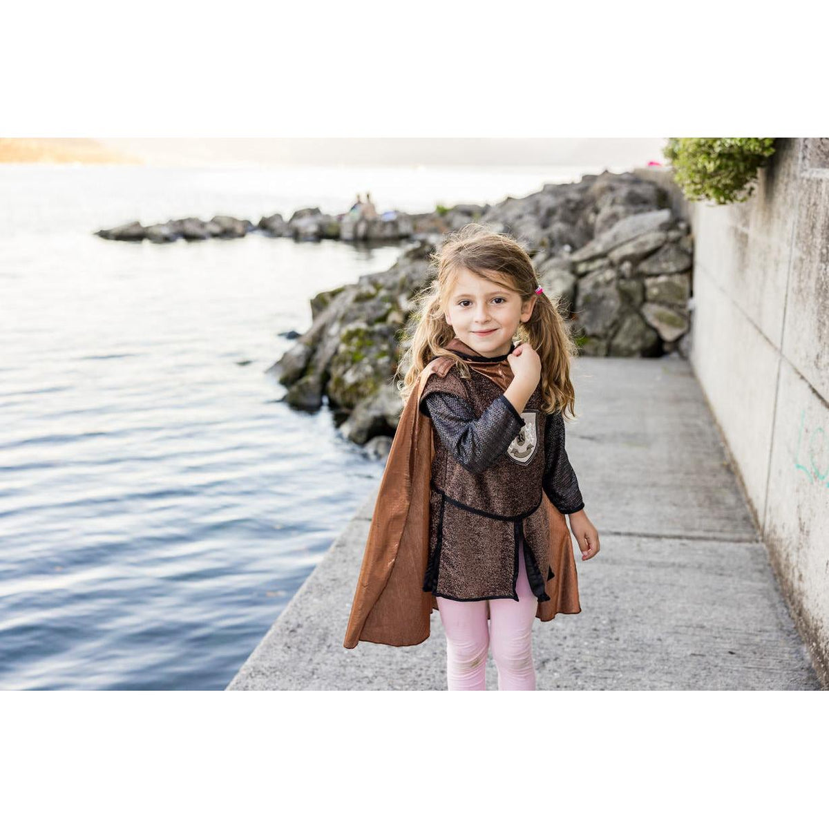 תחפושת 7-8 -  טוניקה עם גלימה אביר ברונזה