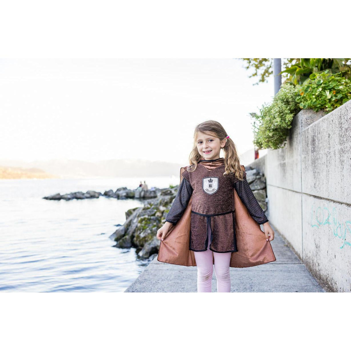 תחפושת 7-8 -  טוניקה עם גלימה אביר ברונזה