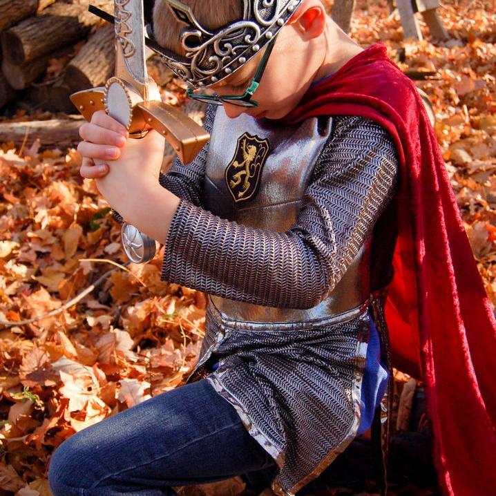 תחפושת 7/8 - אביר כסוף ( טוניקה וגלימה)