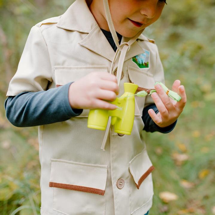 תחפושת 5/6 - היערן  ( חולצה, כובע, משקפת , כוס ותופסן)