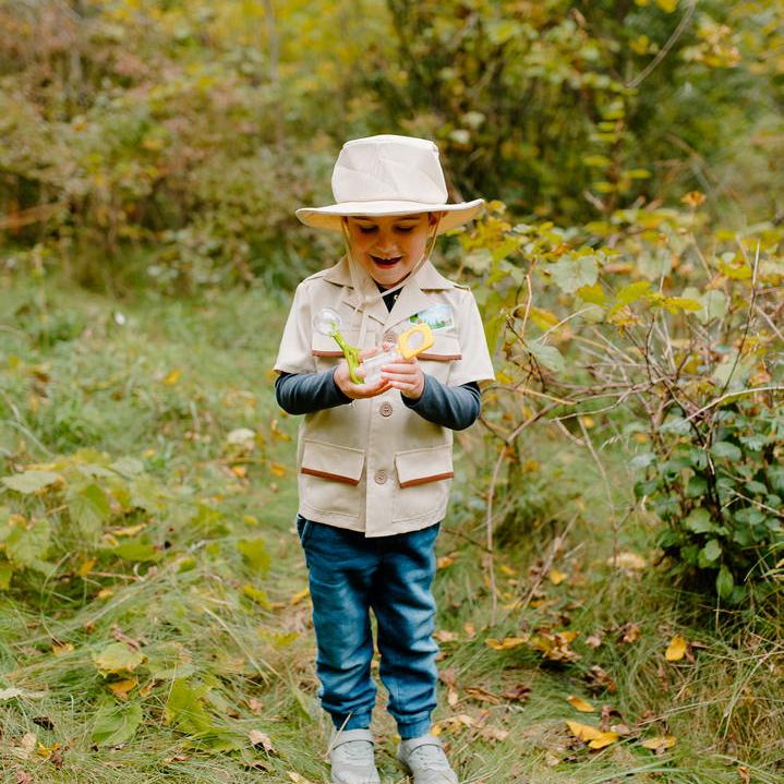 תחפושת 5/6 - היערן  ( חולצה, כובע, משקפת , כוס ותופסן)