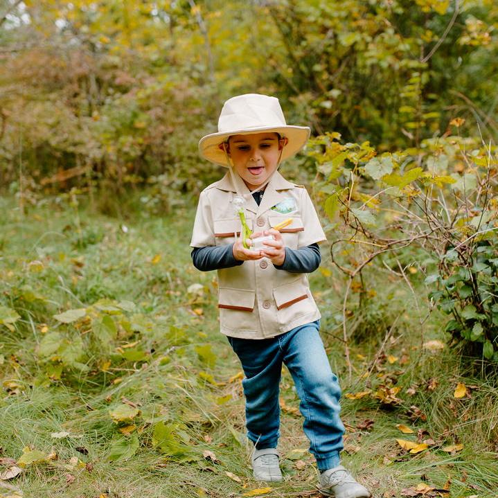 תחפושת 5/6 - היערן  ( חולצה, כובע, משקפת , כוס ותופסן)