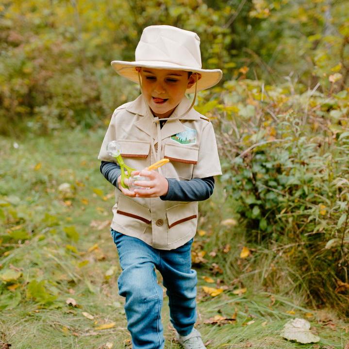 תחפושת 5/6 - היערן  ( חולצה, כובע, משקפת , כוס ותופסן)