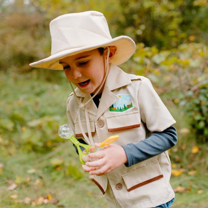 תחפושת 5/6 - היערן  ( חולצה, כובע, משקפת , כוס ותופסן)