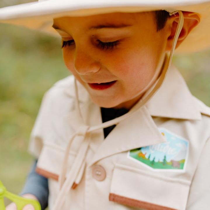תחפושת 5/6 - היערן  ( חולצה, כובע, משקפת , כוס ותופסן)