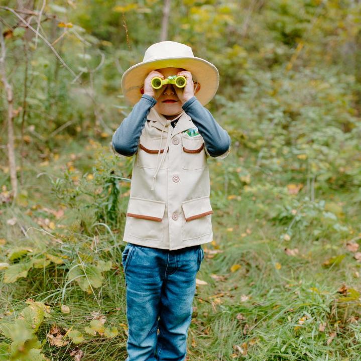 תחפושת 5/6 - היערן  ( חולצה, כובע, משקפת , כוס ותופסן)
