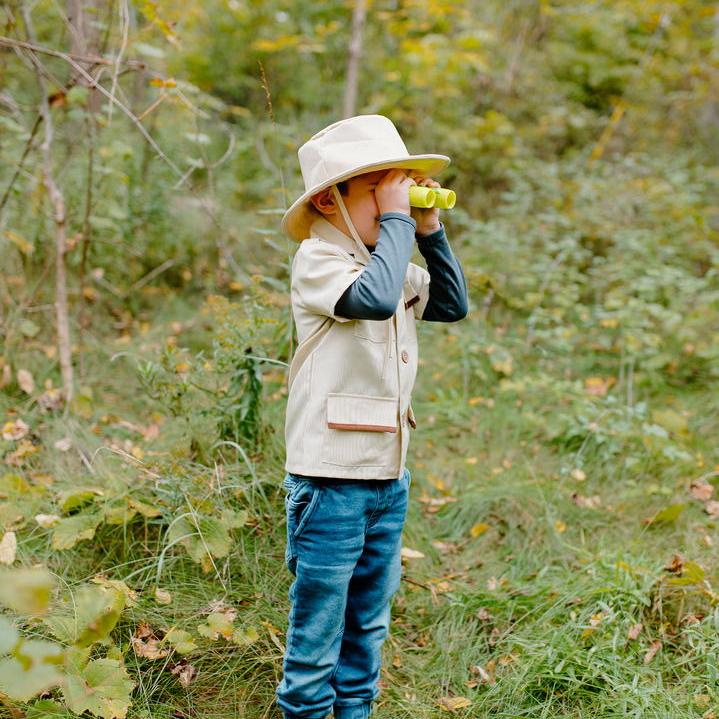 תחפושת 5/6 - היערן  ( חולצה, כובע, משקפת , כוס ותופסן)