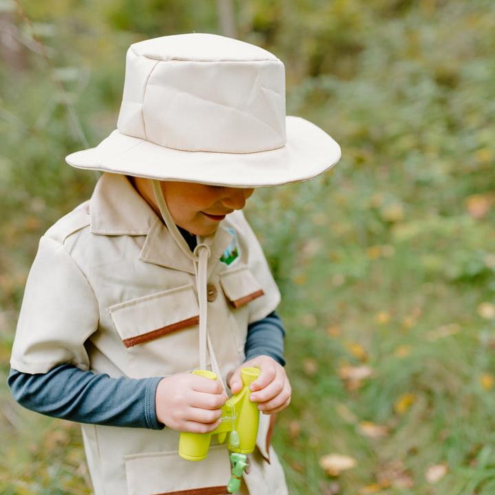 תחפושת 5/6 - היערן  ( חולצה, כובע, משקפת , כוס ותופסן)