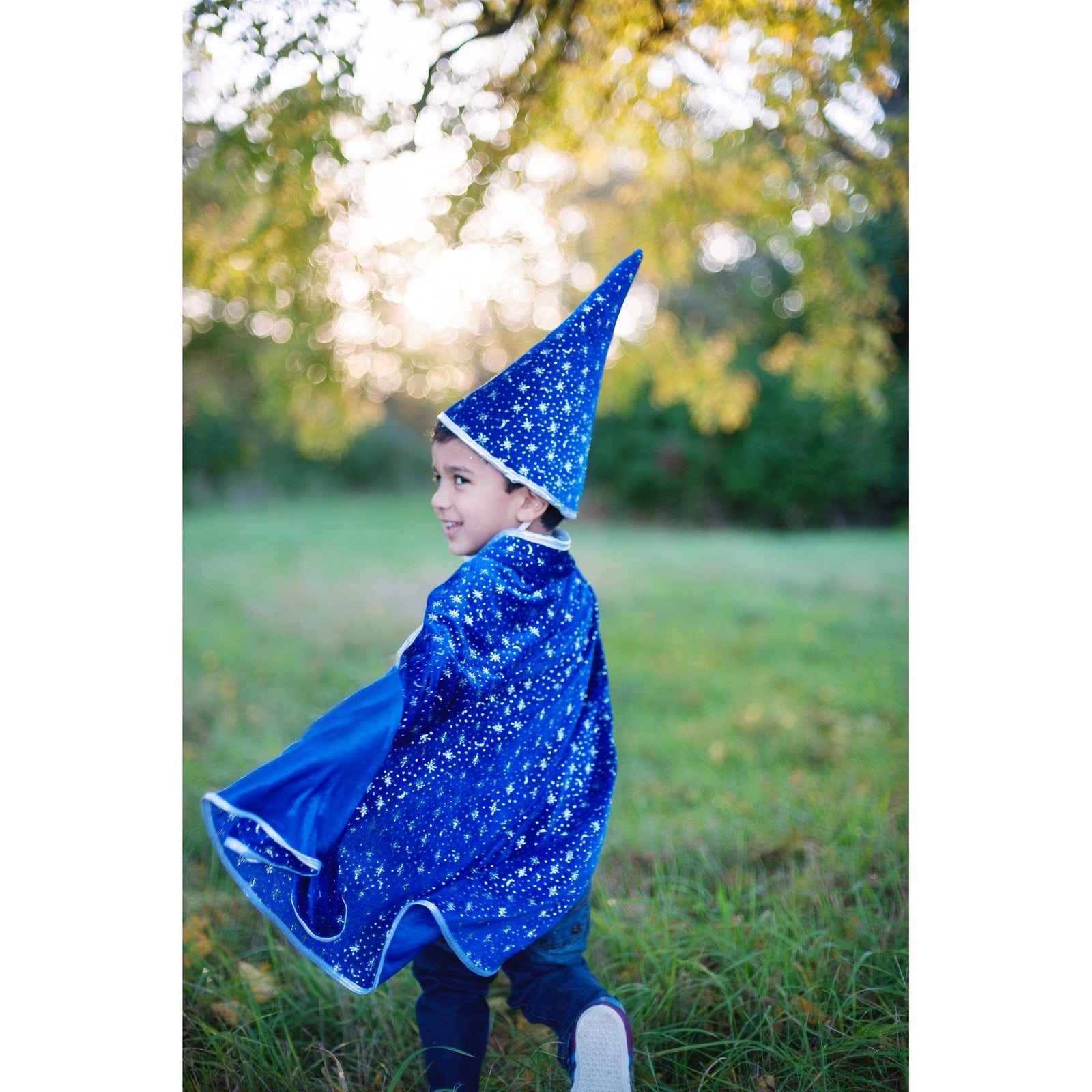 תחפושת 4/6 - גלימה וכובע מנצנץ מכשף