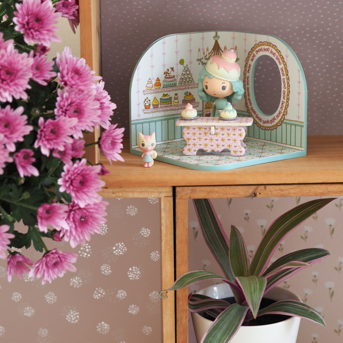 עולם הטינילי - המעדניה הקטנה של שרלי