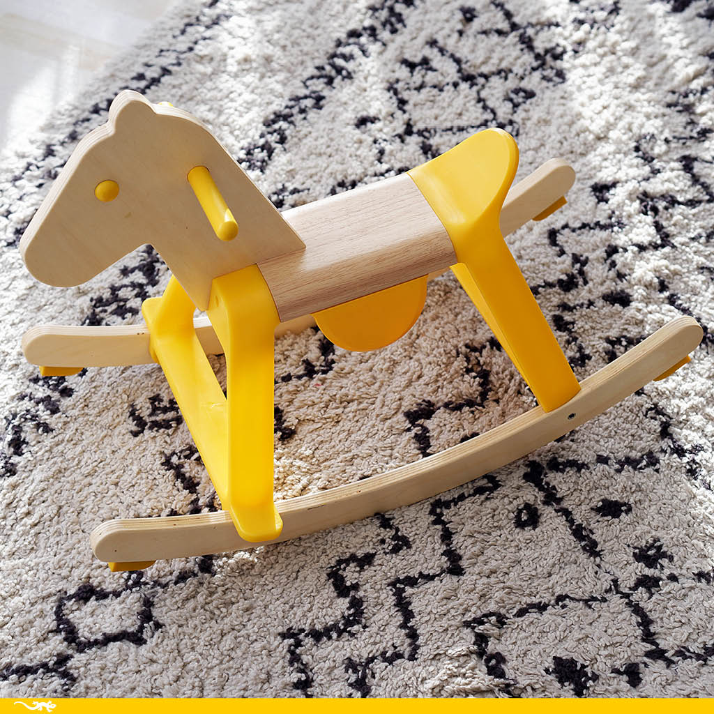 לשחק בגדול - סוס עץ צהוב