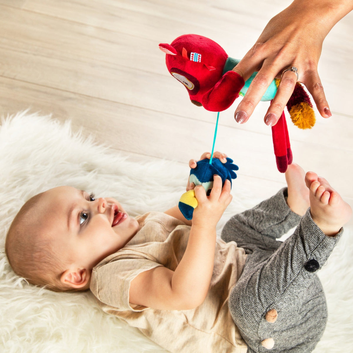 בובת פעילות - עם מראה ורעשן ג&#39;ורג&#39; הלאמור