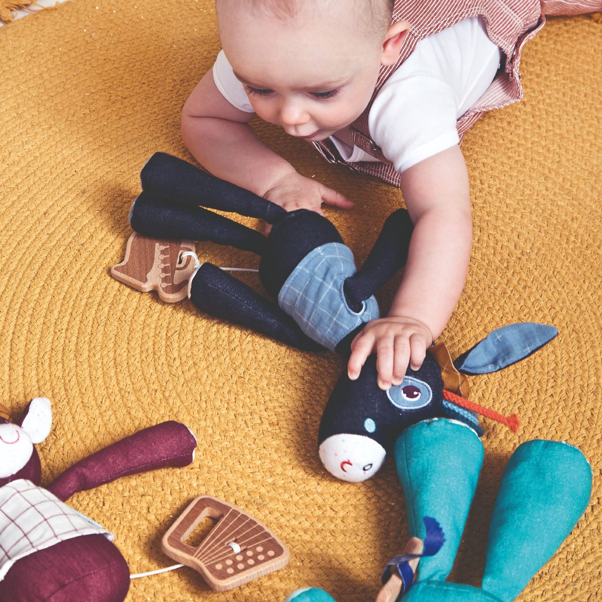 בובה מנגנת - מאריוס הקרנף