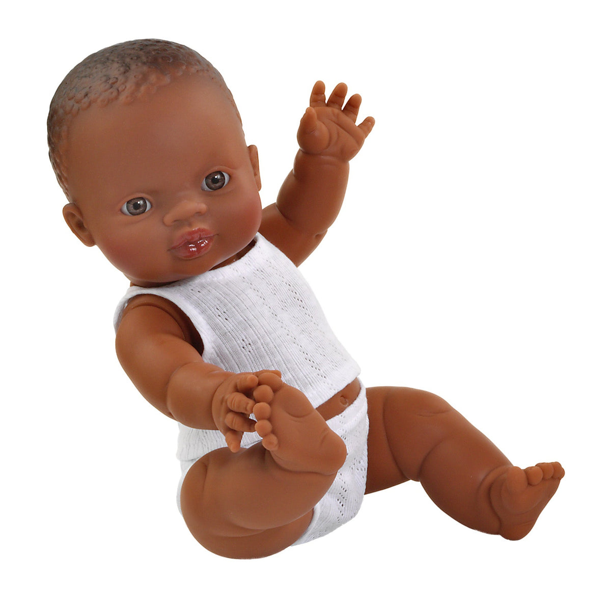 בובה - גורדי (בן) כהה לבוש בפיג'מה לבנה